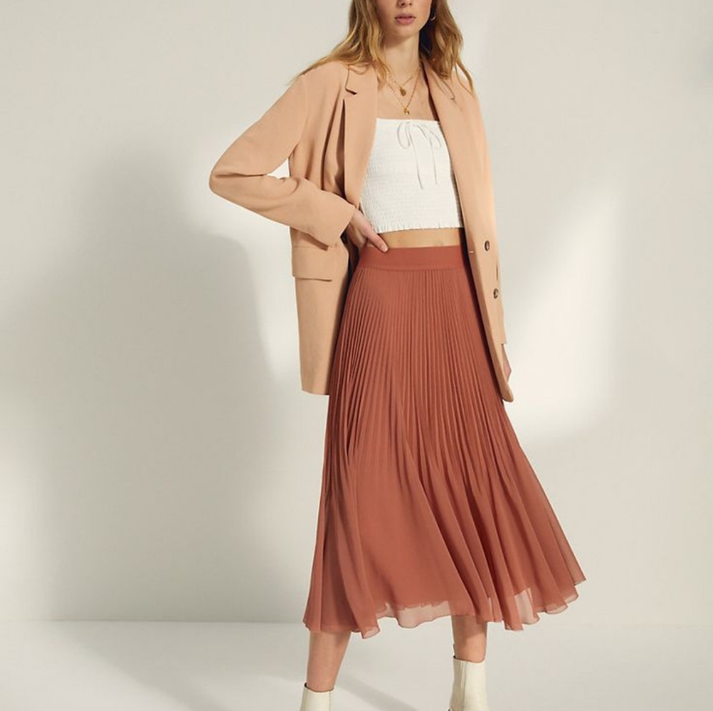 NWT Aritzia Twirl Pleated Skirt